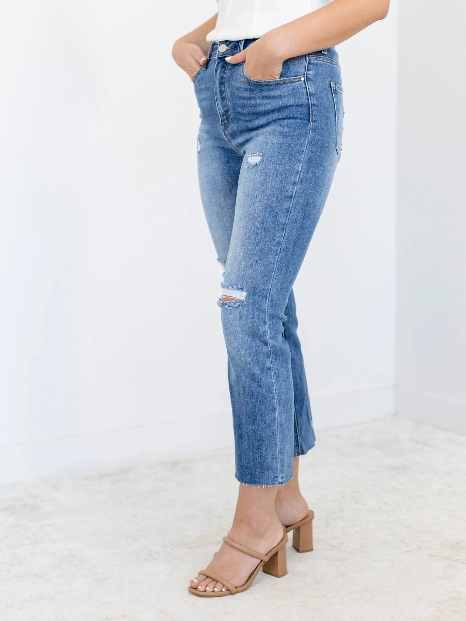 RISEN Medium High Rise Crop Slim Straight