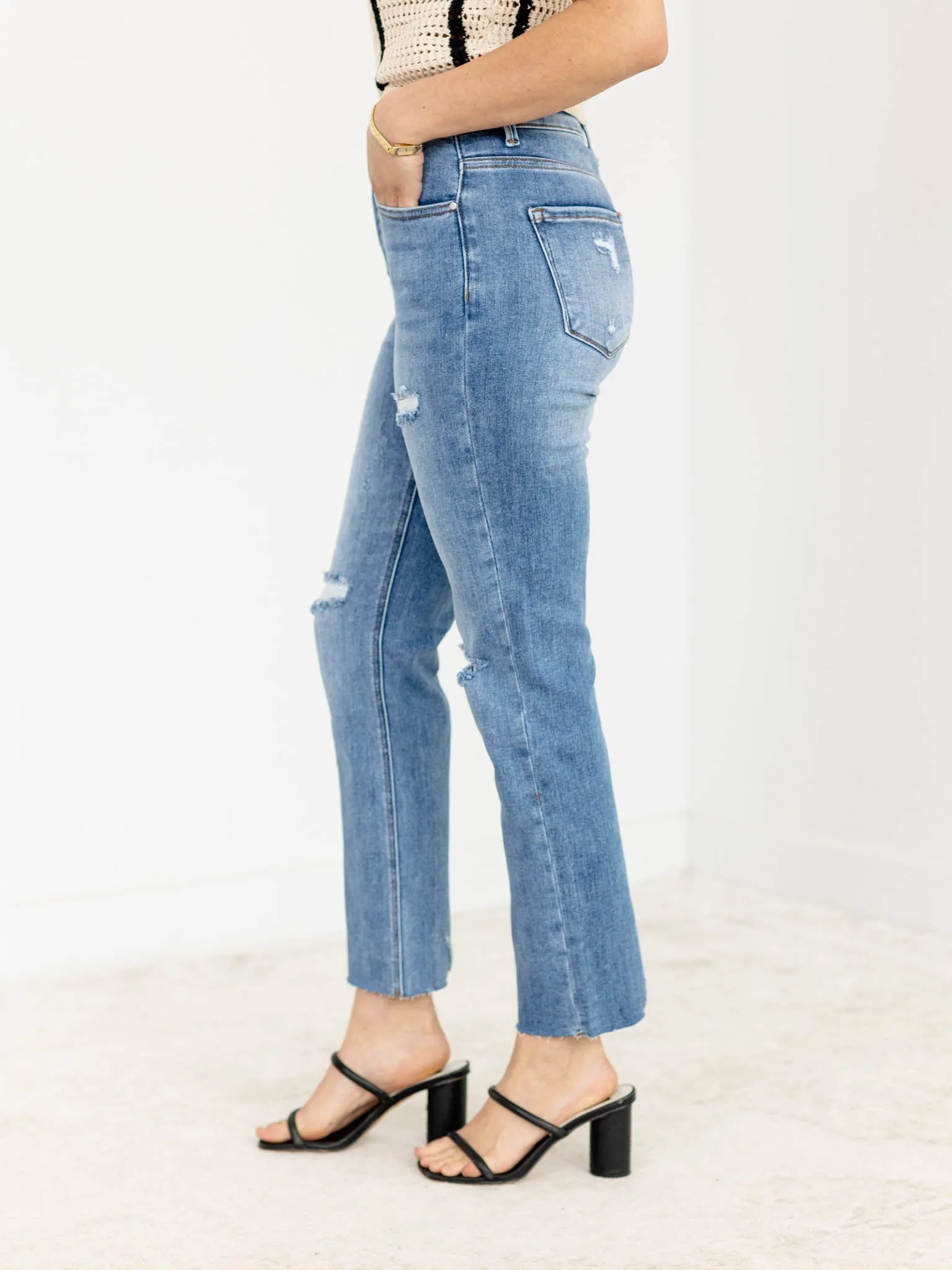 RISEN Medium High Rise Crop Slim Straight